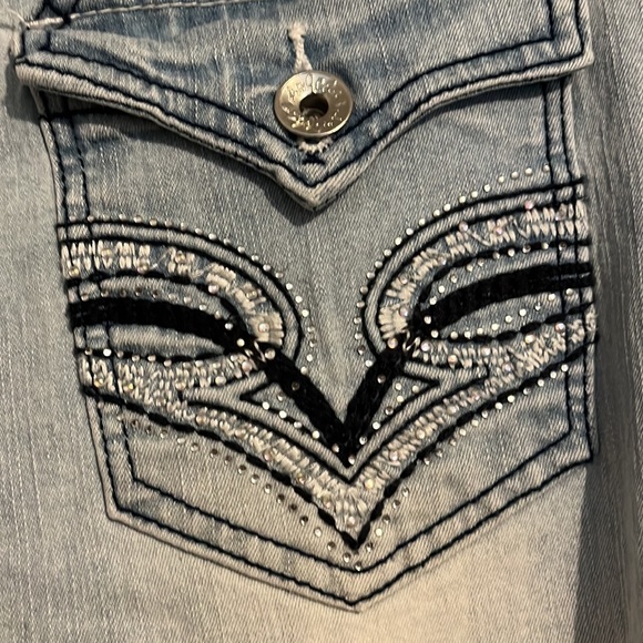 Angie’s Capri jeans - Picture 2 of 3